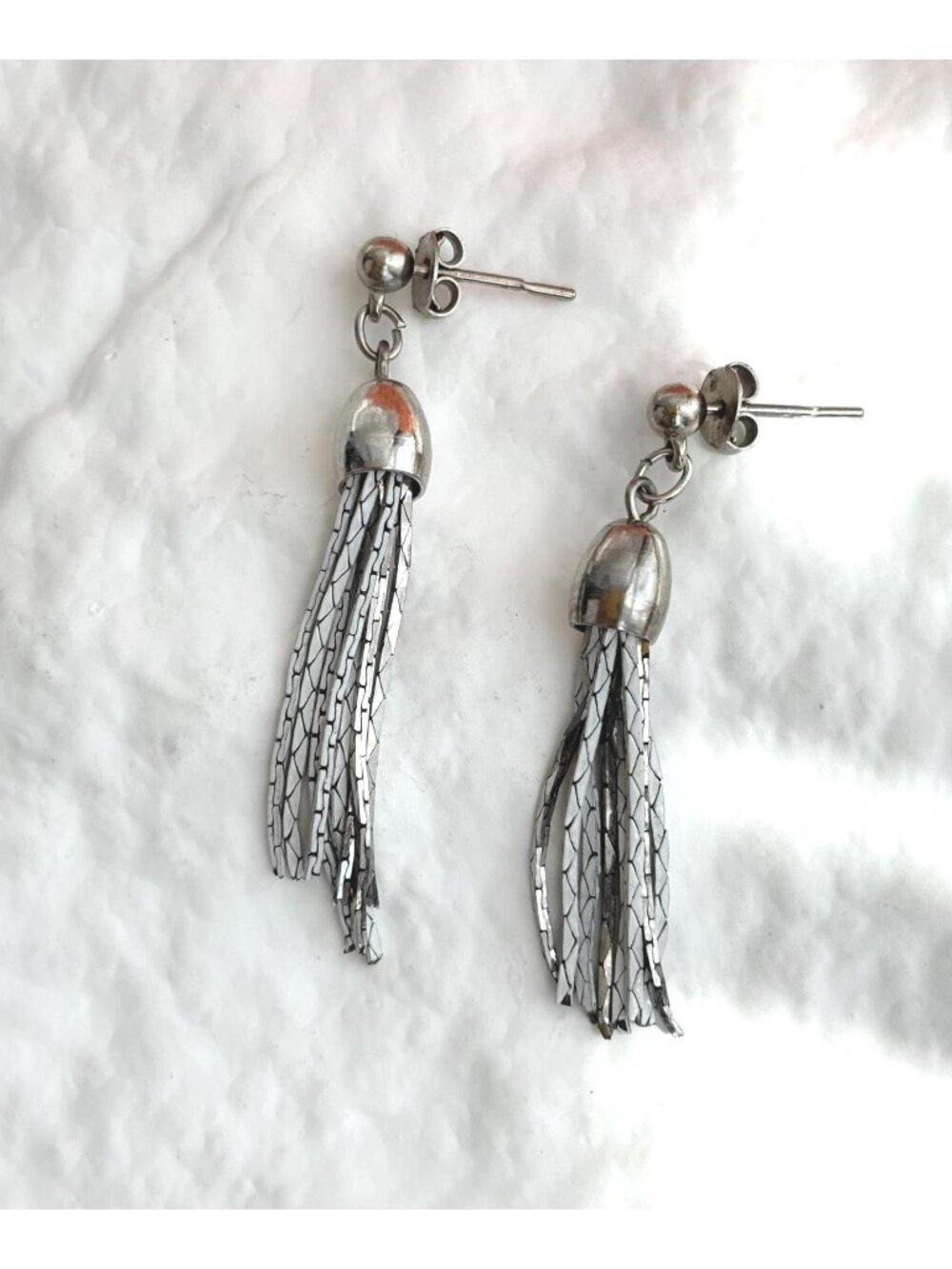 Herringbone White Chain 8 Strand Silver Toned Retro Vintage Drop Earrings